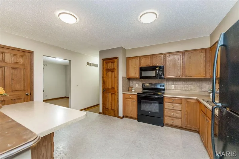 357 Beaver Lake Drive, St Charles, MO 63303 — listing photo 14 of 57