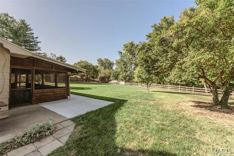 357 Beaver Lake Drive, St Charles, MO 63303 — listing photo 38 of 57