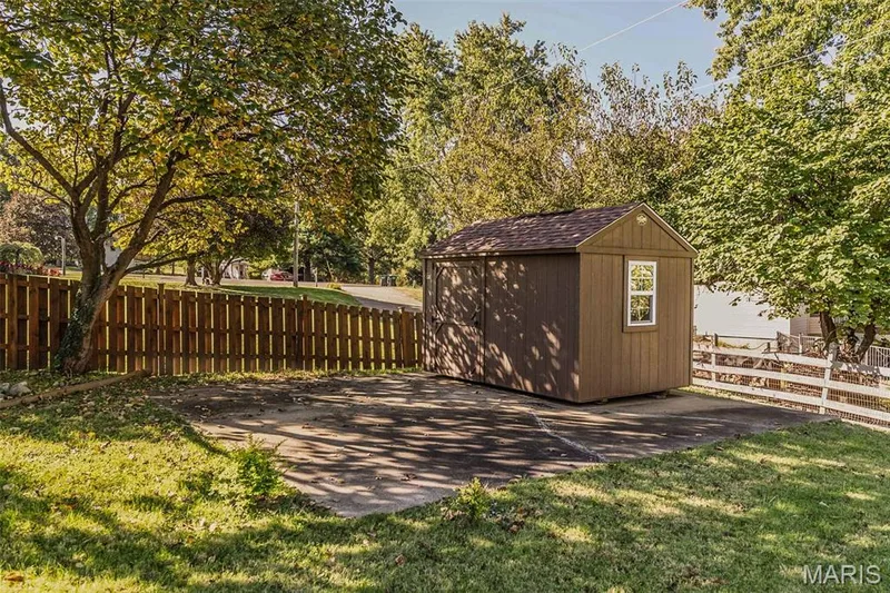 357 Beaver Lake Drive, St Charles, MO 63303 — listing photo 41 of 57