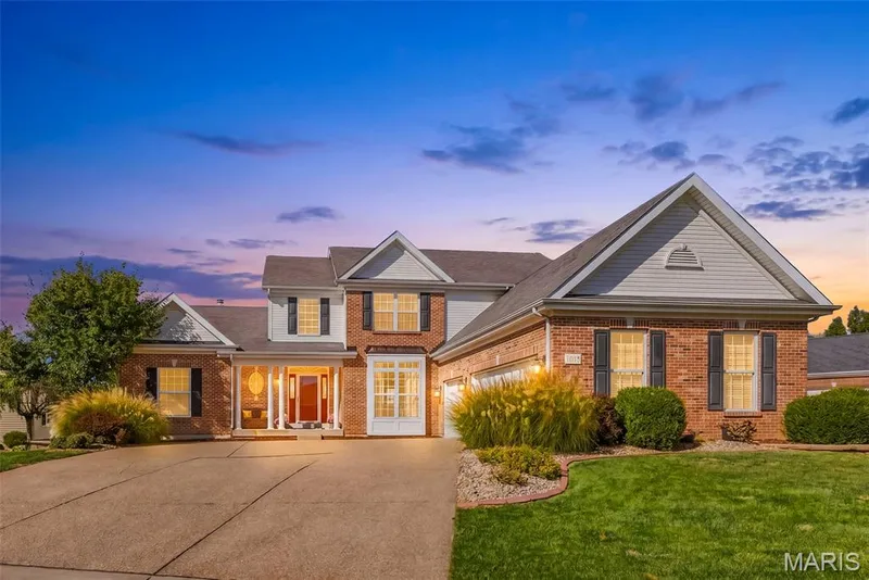 1015 Pearview Drive, St Peters, MO β listing photo 1
