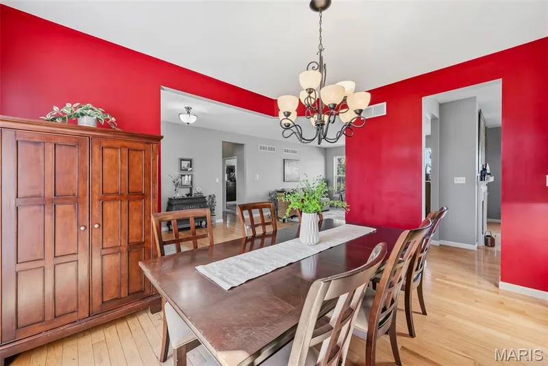 1015 Pearview Drive, St Peters, MO 63376 — listing photo 11 of 70