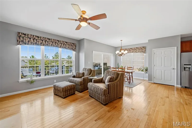 1015 Pearview Drive, St Peters, MO 63376 — listing photo 12 of 70