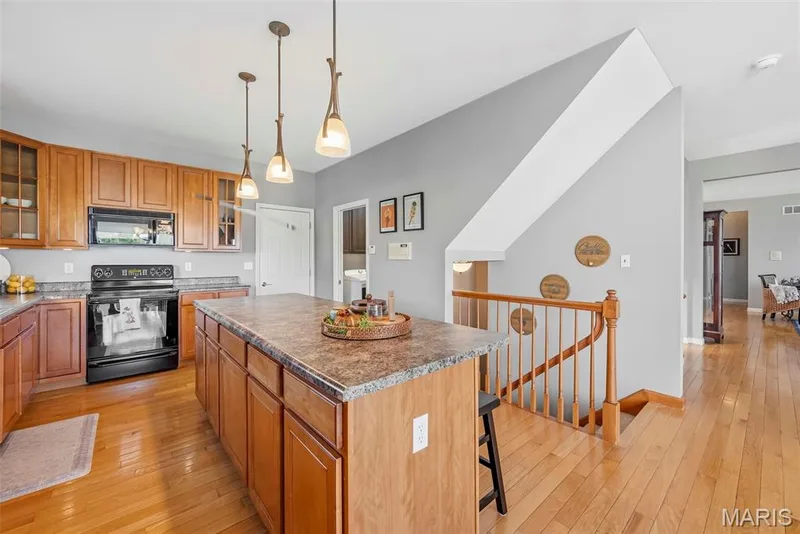 1015 Pearview Drive, St Peters, MO 63376 — listing photo 17 of 70