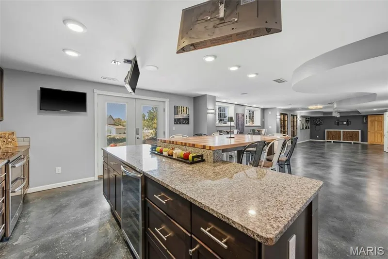 Granite Counter Tops! — 1015 Pearview Drive, St Peters, MO 63376
