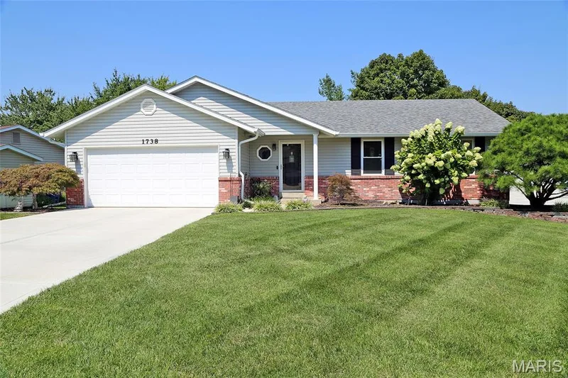 1738 Sun Drop Drive, St Charles, MO — listing photo 1