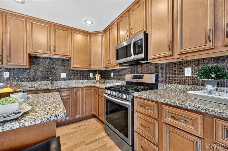 17 Savoy Drive, Lake St. Louis, MO 63367 — listing photo 16 of 41