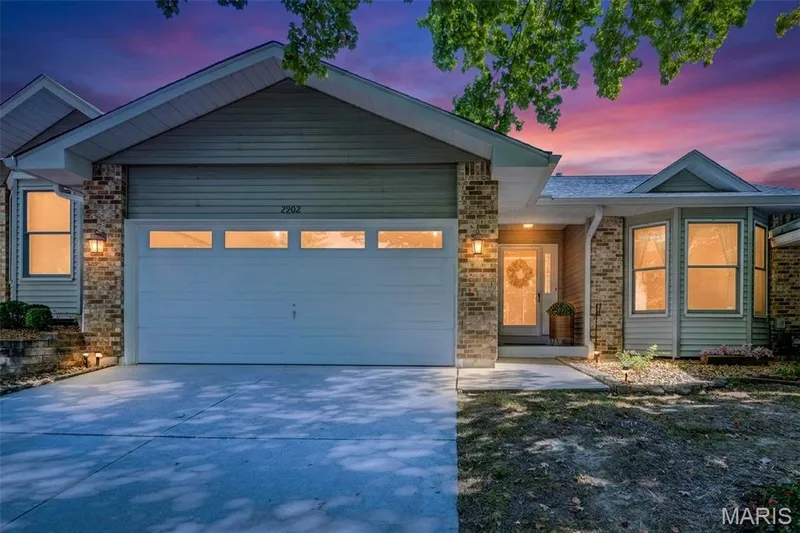 2902 Oakmont Drive #18B, St Charles, MO — listing photo 1