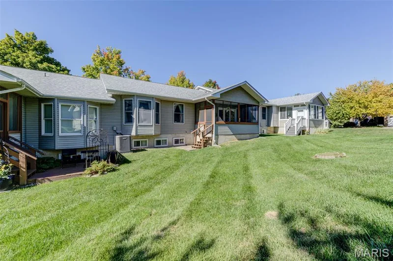 2902 Oakmont Drive #18B, St Charles, MO 63301 — listing photo 2 of 27