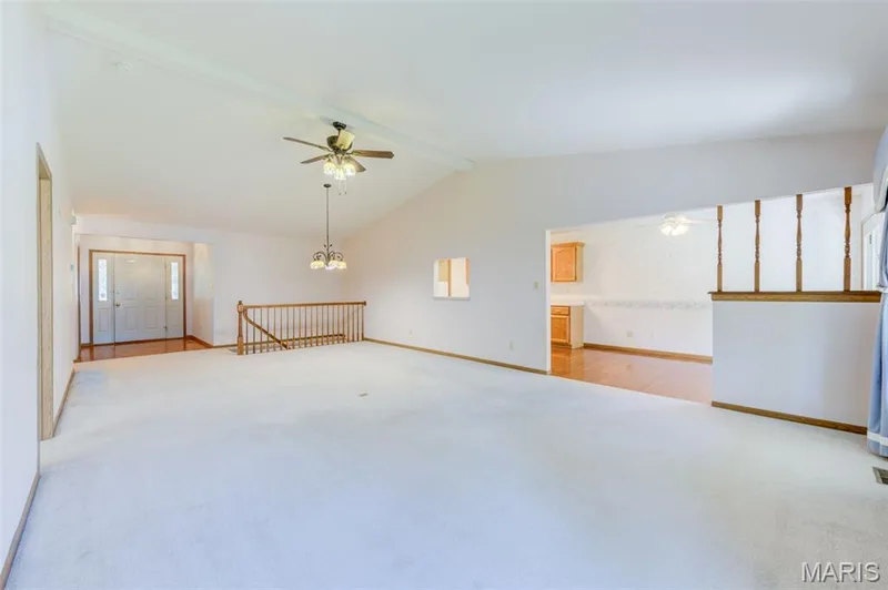 Vaulted Ceiling in the Greatroom/Dining Room area. — 2902 Oakmont Drive #18B, St Charles, MO 63301