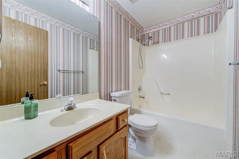 Full Bath adjacent to 2nd Bedroom — 2902 Oakmont Drive #18B, St Charles, MO 63301