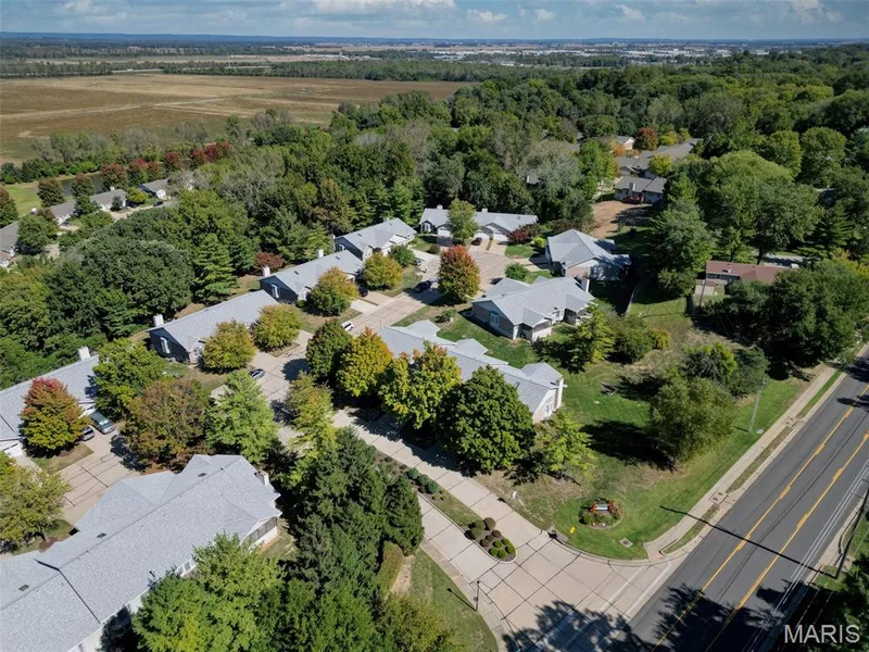 Oakmont neighborhood — 2902 Oakmont Drive #18B, St Charles, MO 63301