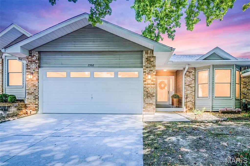 2902 Oakmont Drive — 2902 Oakmont Drive #18B, St Charles, MO 63301