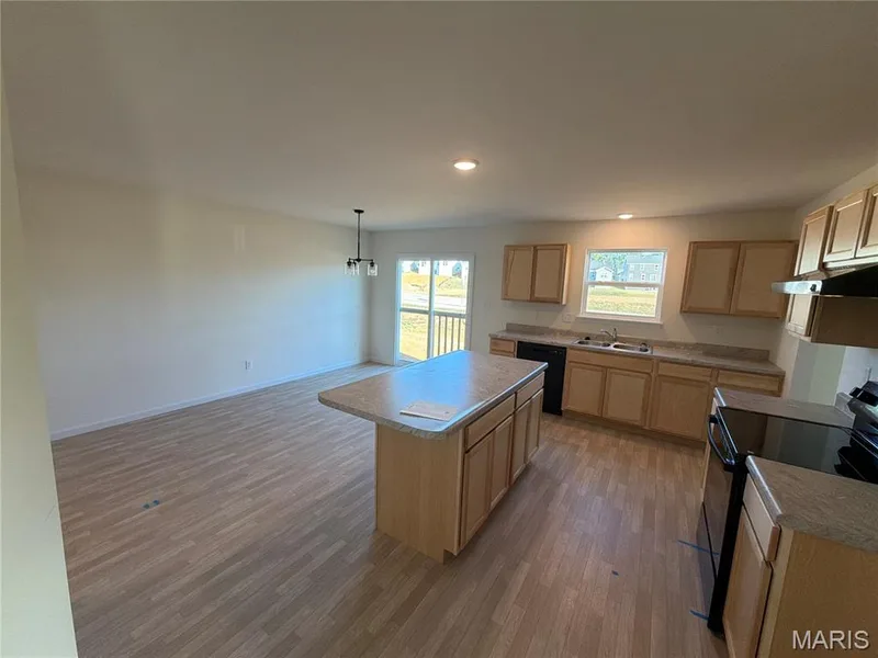 417 Yellow Rose Court, Wentzville, MO 63385 — listing photo 2 of 12