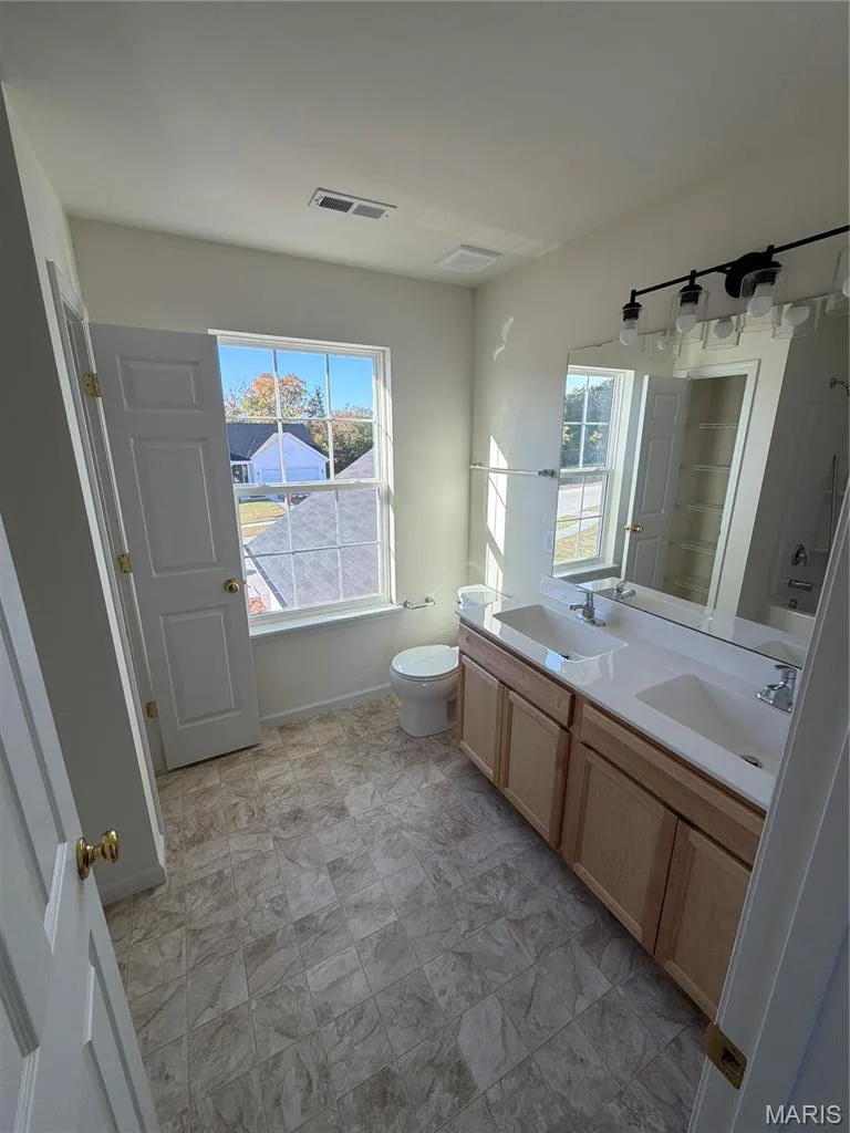 417 Yellow Rose Court, Wentzville, MO 63385 — listing photo 9 of 12