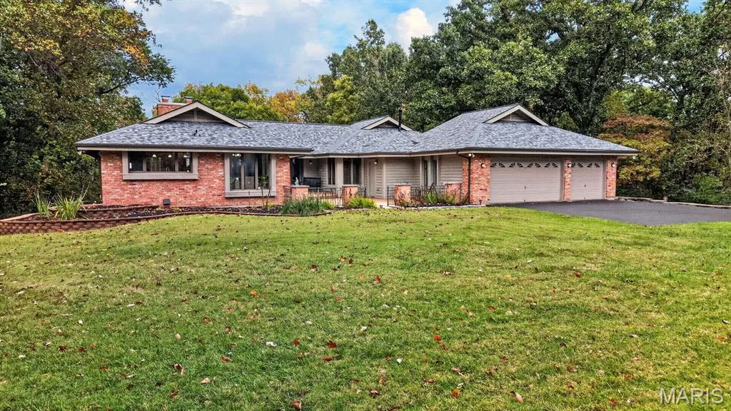 56 Chesterfield Lakes Road, Chesterfield, MO 63005 — listing photo 1 of 59