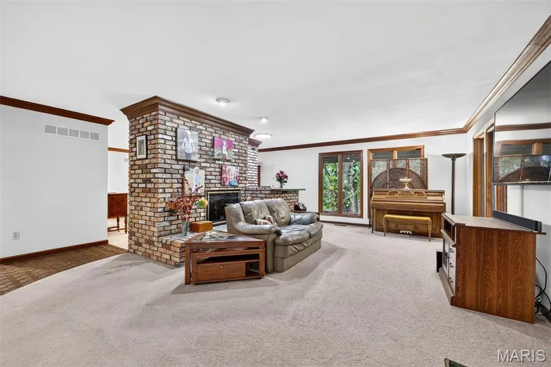 56 Chesterfield Lakes Road, Chesterfield, MO 63005 — listing photo 11 of 59