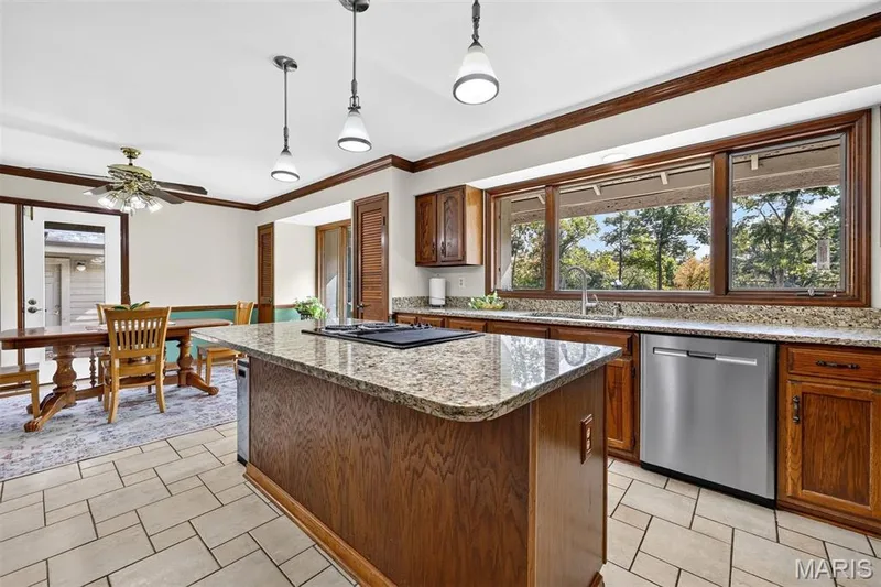 56 Chesterfield Lakes Road, Chesterfield, MO 63005 — listing photo 19 of 59