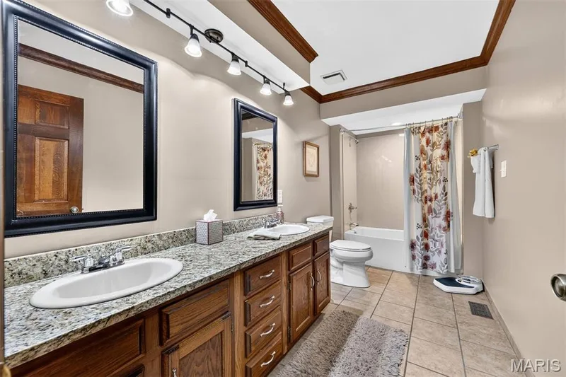 56 Chesterfield Lakes Road, Chesterfield, MO 63005 — listing photo 28 of 59