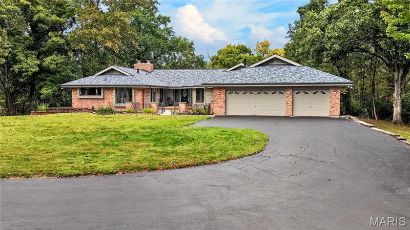56 Chesterfield Lakes Road, Chesterfield, MO 63005 — listing photo 2 of 59