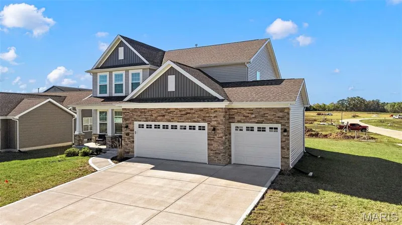 335 Valley Bluff Drive, Wentzville, MO 63385 — listing photo 3 of 56