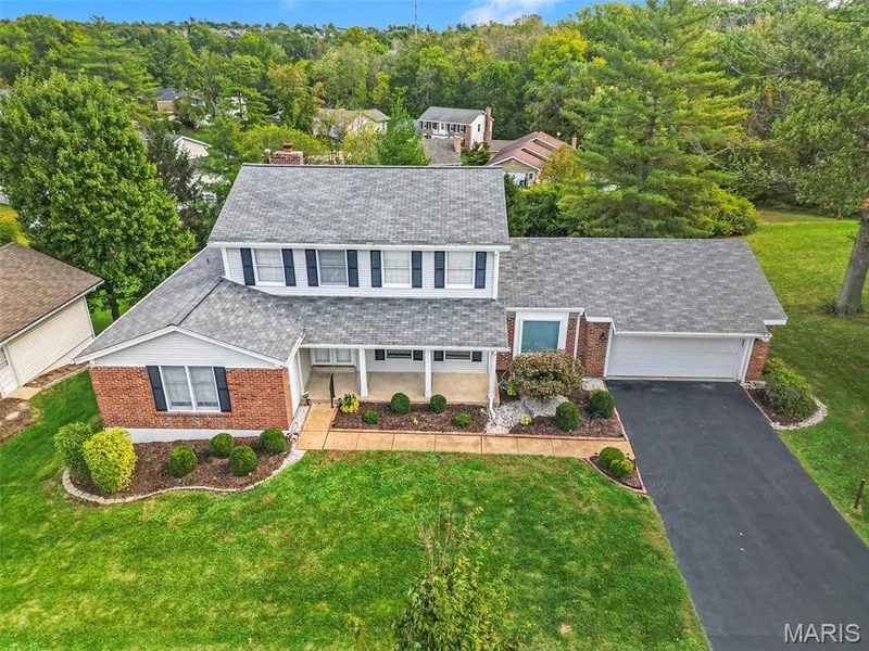 1922 Buckington Drive, Chesterfield, MO 63017 — listing photo 5 of 55