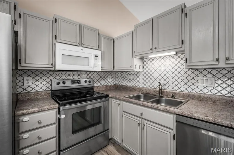 11 Mallard Pointe Drive, O'Fallon, MO 63368 — listing photo 11 of 45