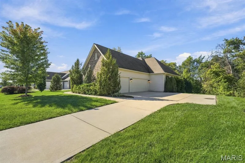 Side Entry garage — 117 Trail Creek Court, St Charles, MO 63304
