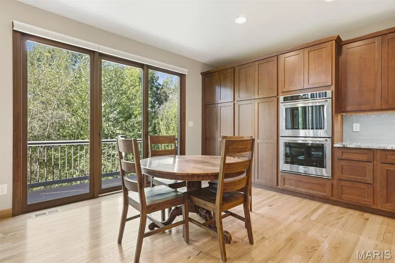 Casual dining with a view — 117 Trail Creek Court, St Charles, MO 63304