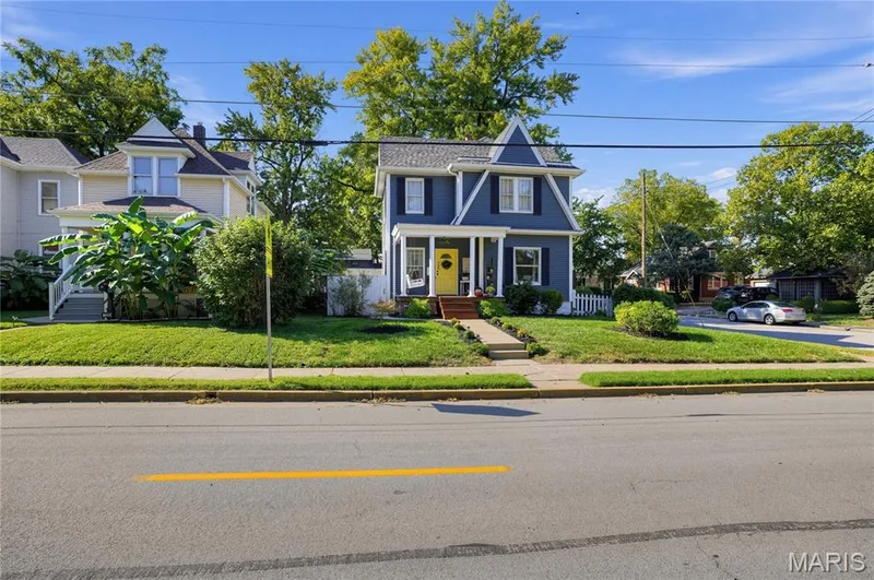735 Jefferson Street, St Charles, MO 63301 — listing photo 3 of 34