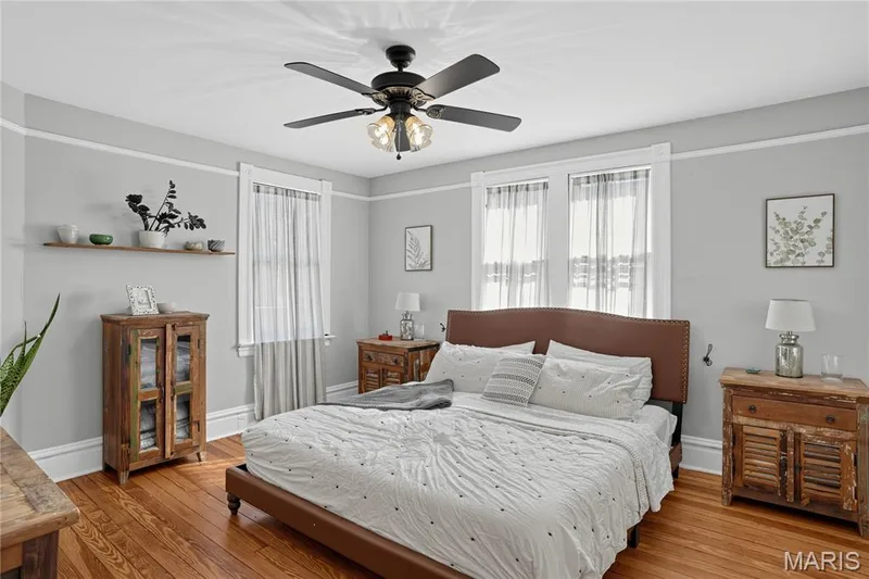 735 Jefferson Street, St Charles, MO 63301 — listing photo 4 of 34