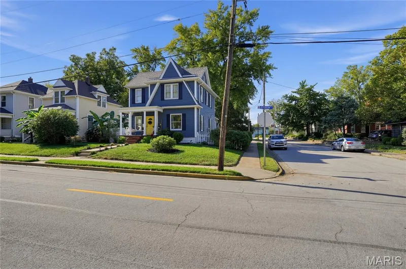 735 Jefferson Street, St Charles, MO 63301 — listing photo 6 of 34