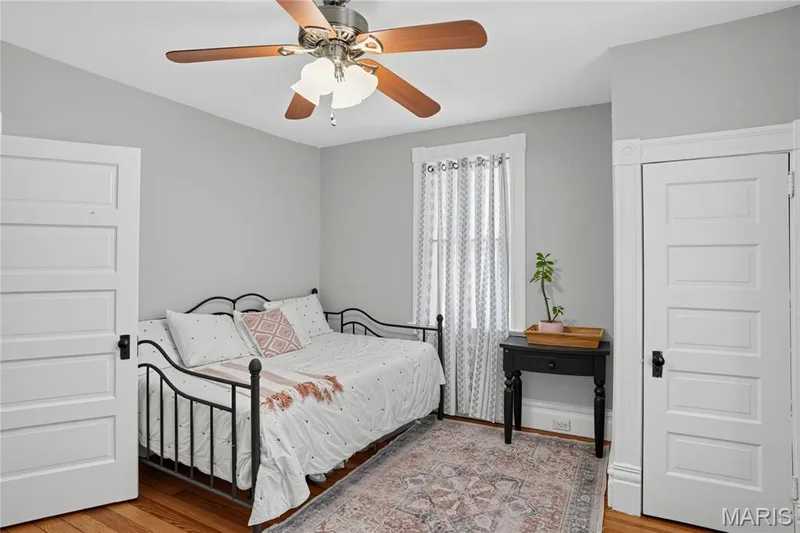 735 Jefferson Street, St Charles, MO 63301 — listing photo 7 of 34