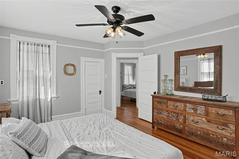 735 Jefferson Street, St Charles, MO 63301 — listing photo 8 of 34
