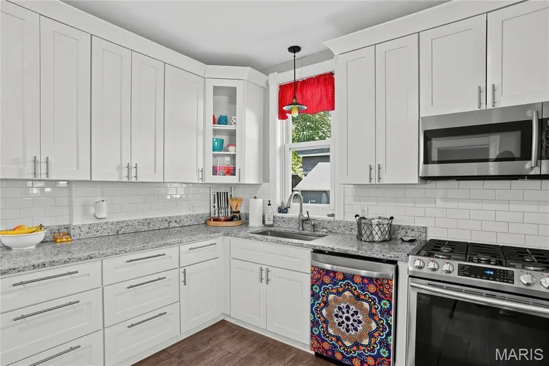 735 Jefferson Street, St Charles, MO 63301 — listing photo 9 of 34