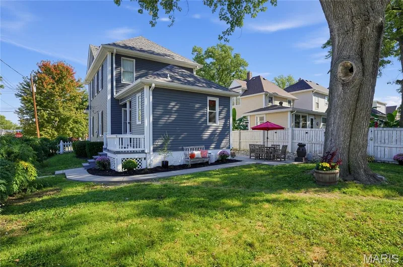 735 Jefferson Street, St Charles, MO 63301 — listing photo 12 of 34