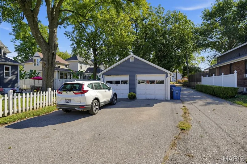 735 Jefferson Street, St Charles, MO 63301 — listing photo 18 of 34