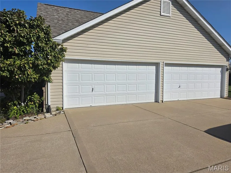 AWESOME OVERSIZED 4 CAR ATTACHED GARAGE — 1062 Highland Estates Drive, Wentzville, MO 63385