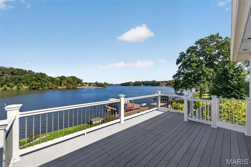 Composite deck — 33 Moorings Drive, Lake St. Louis, MO 63367