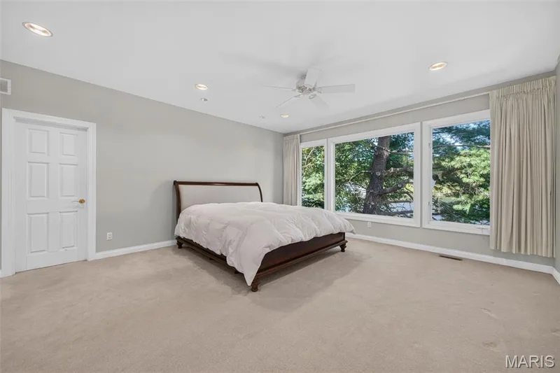 Primary suite with luxury bath and huge walk in closet — 33 Moorings Drive, Lake St. Louis, MO 63367