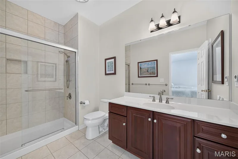 Ensuite bathroom — 33 Moorings Drive, Lake St. Louis, MO 63367