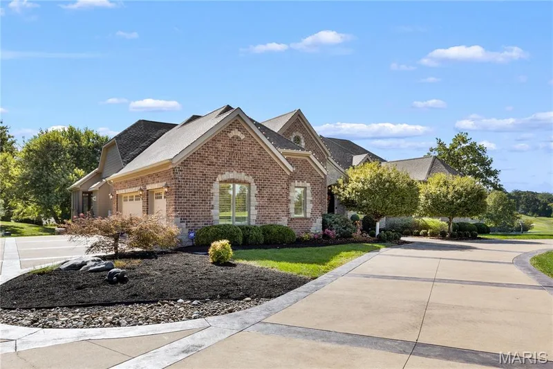 2 Fairlake Drive, Chesterfield, MO 63005 — listing photo 3 of 79