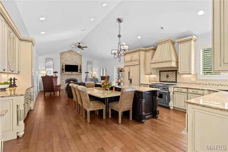 2 Fairlake Drive, Chesterfield, MO 63005 — listing photo 12 of 79