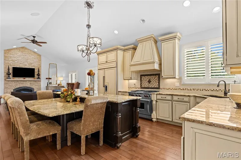 2 Fairlake Drive, Chesterfield, MO 63005 — listing photo 13 of 79