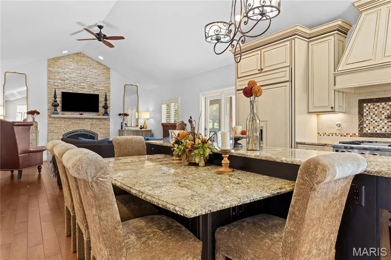2 Fairlake Drive, Chesterfield, MO 63005 — listing photo 15 of 79