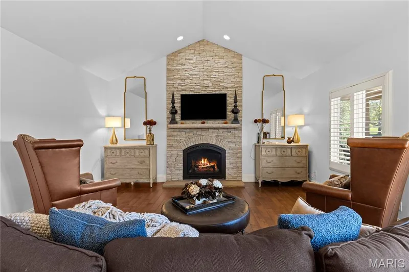 2 Fairlake Drive, Chesterfield, MO 63005 — listing photo 20 of 79