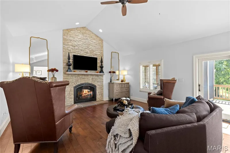 2 Fairlake Drive, Chesterfield, MO 63005 — listing photo 21 of 79