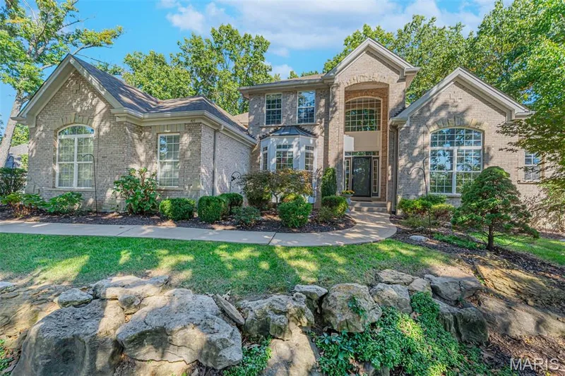 405 Charlemagne Drive, Lake St. Louis, MO 63367 — listing photo 3 of 57