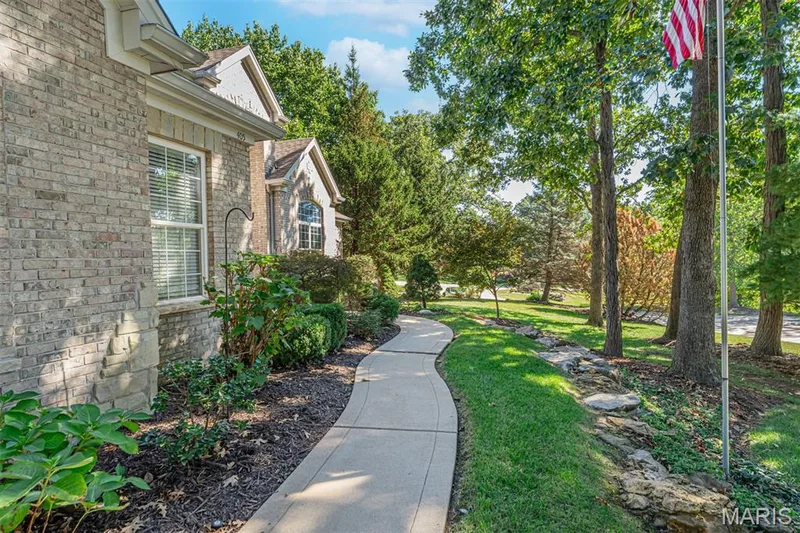 405 Charlemagne Drive, Lake St. Louis, MO 63367 — listing photo 4 of 57