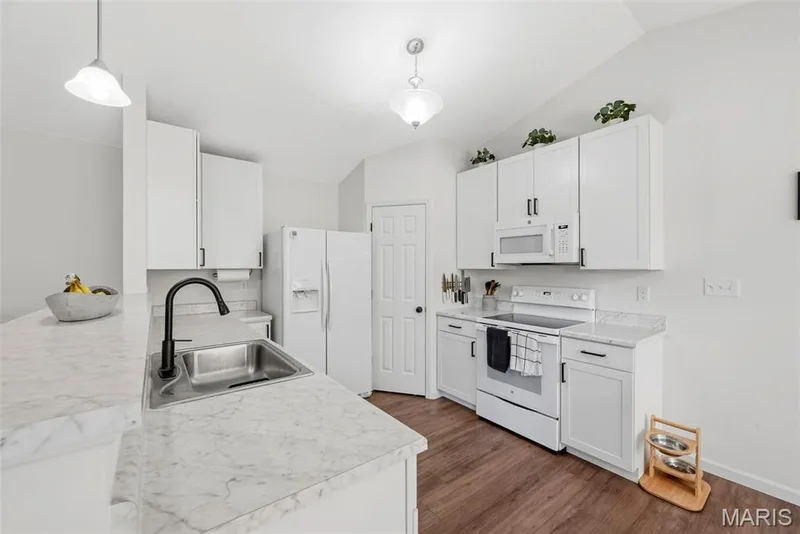 424 Cozy Pines Drive, Lake St. Louis, MO 63367 — listing photo 10 of 54