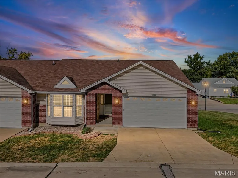 2006 Chapel Hill Crossing, St Peters, MO — listing photo 1